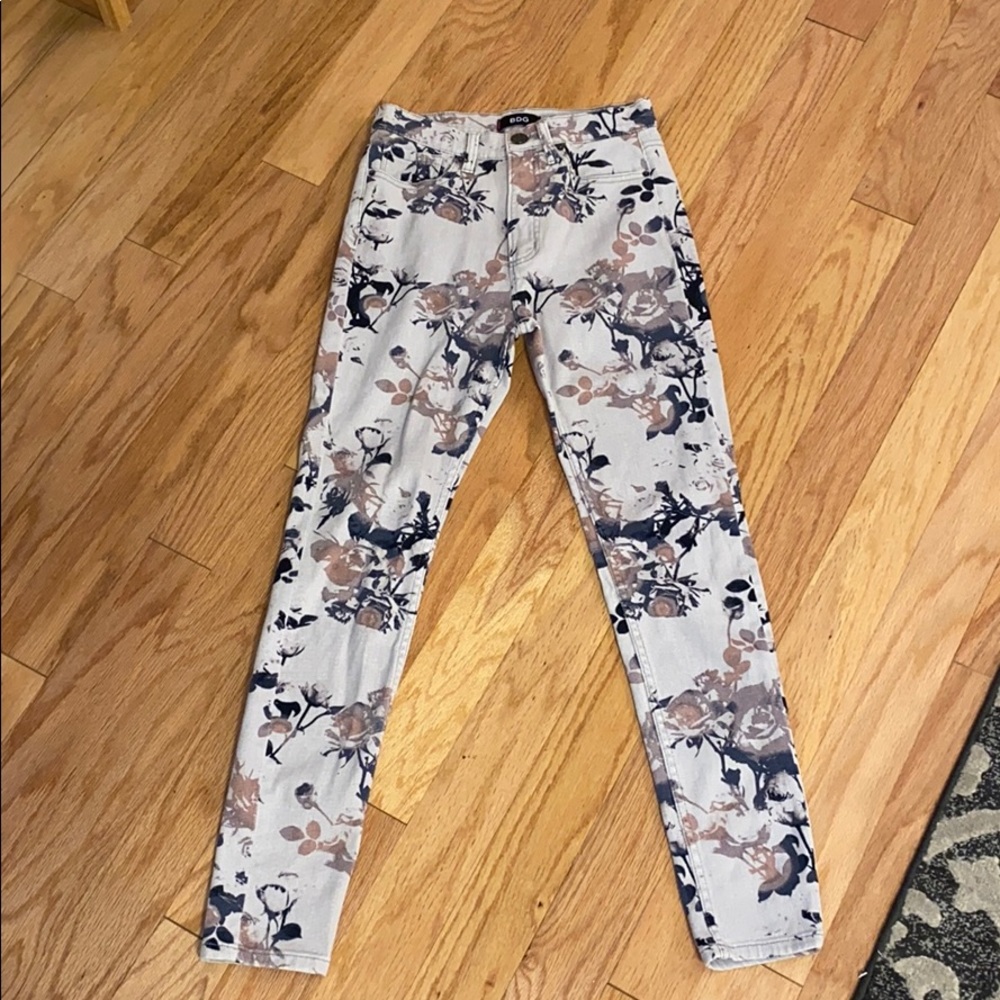 BDG urban outfitters high-rise floral jeans 🌸